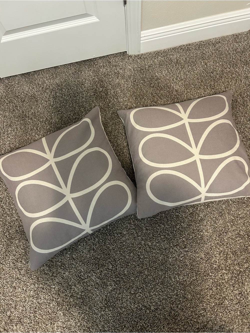 Set of 4 covers! Decorative Throw Pillow Pair - Neutral Modern Design